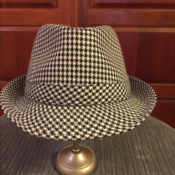 Bio-Domes haedgear Accessories - FEDORA.. black & white unisex fedora. NEVER WORN.